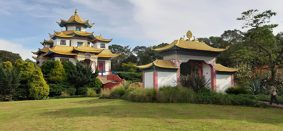 Templo budista perto de três coroas rs